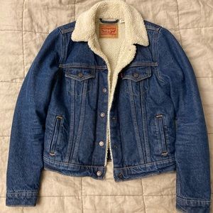 Levi’s shearling denim jacket / womens XS